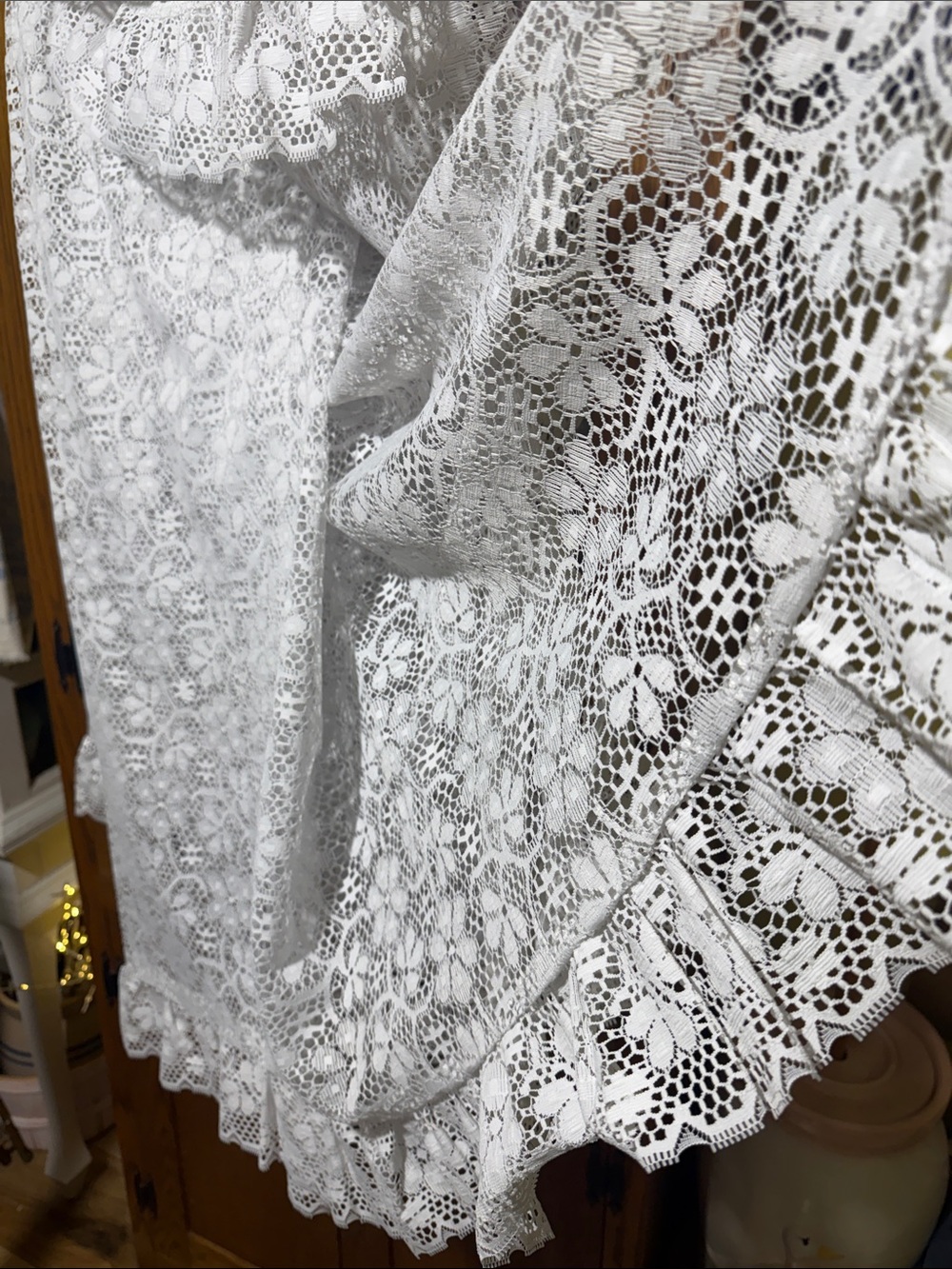 Vintage White Lace Ruffle rectangular large tablecloth - Picture 3 of 4
